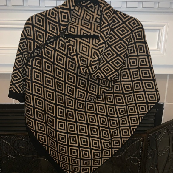 Reversible Shawl - Picture 1 of 2